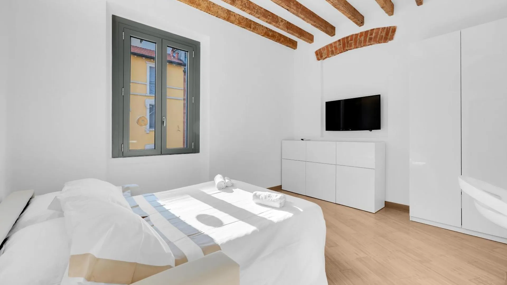 Navigli Modern Apartment In Design District Milão