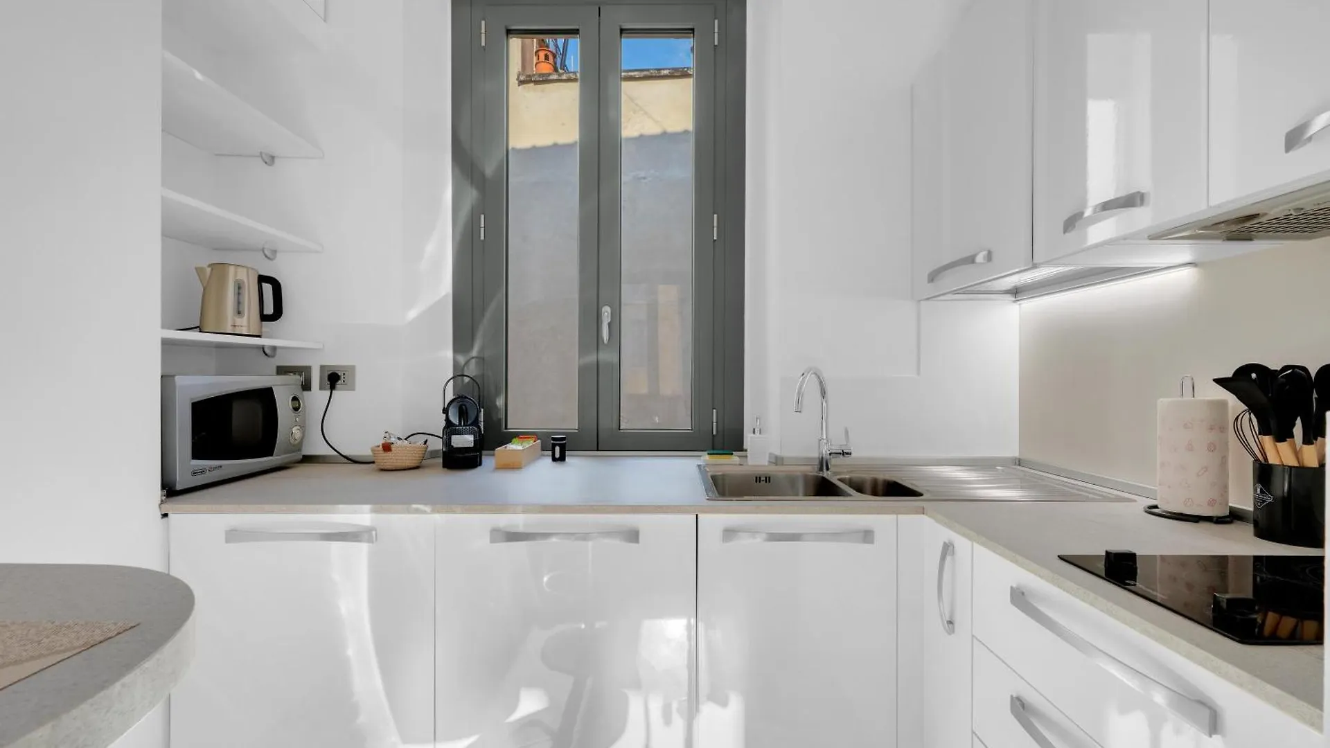 Navigli Modern Apartment In Design District Milão