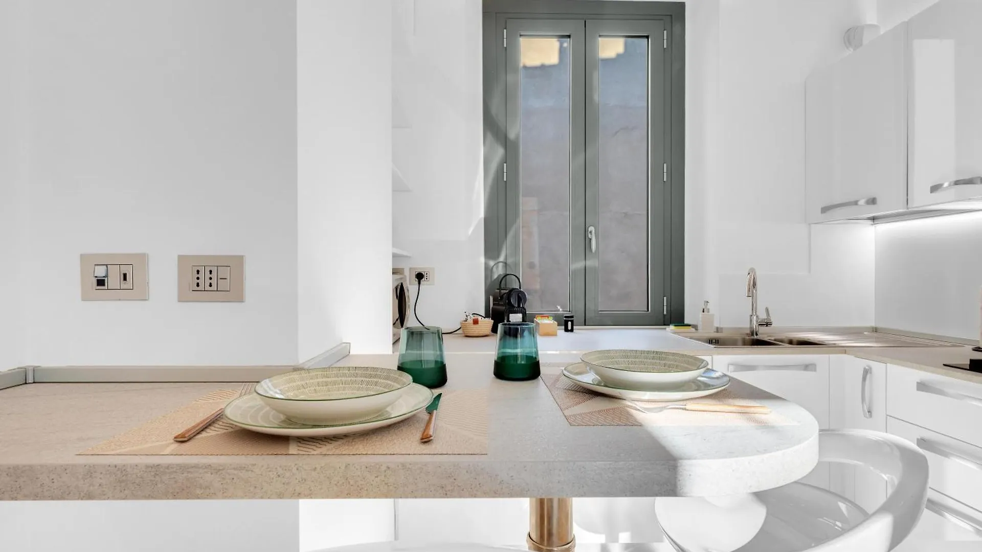 Navigli Modern Apartment In Design District Milão
